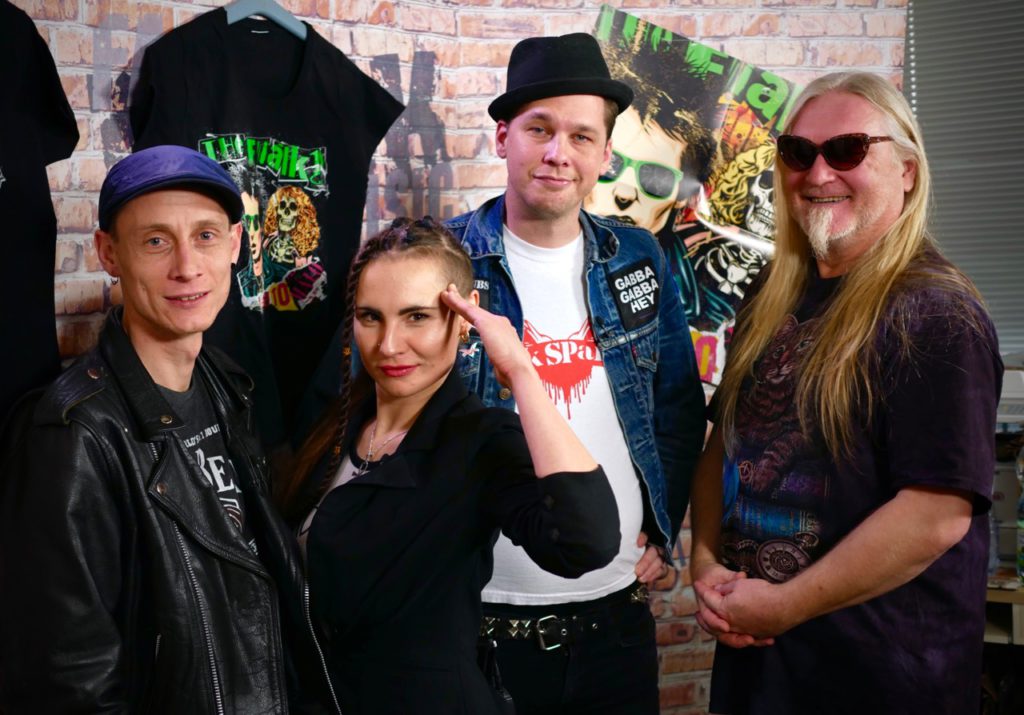 Rozhovory pro TV ROCKPARÁDU, Oipunk.net a „Poslední gang“ na Radio1